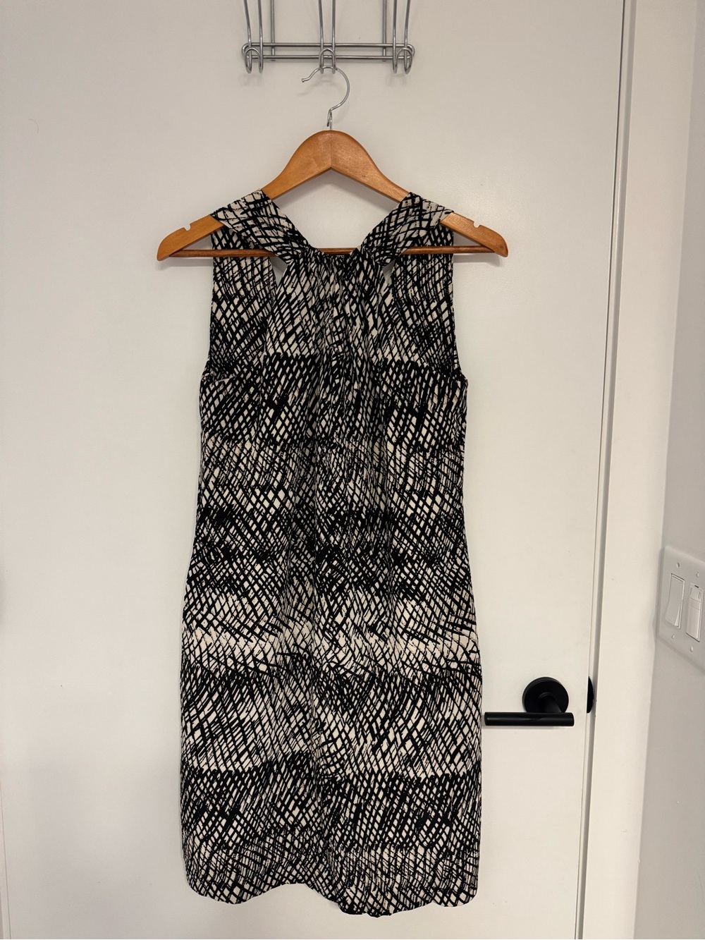 100 % Silk Worth Black and White Abstract Sleeveless Dress